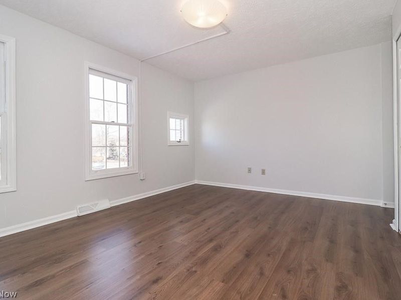 8230 Chester Pkwy Parkway, Cleveland, OH 44103 Photo 12