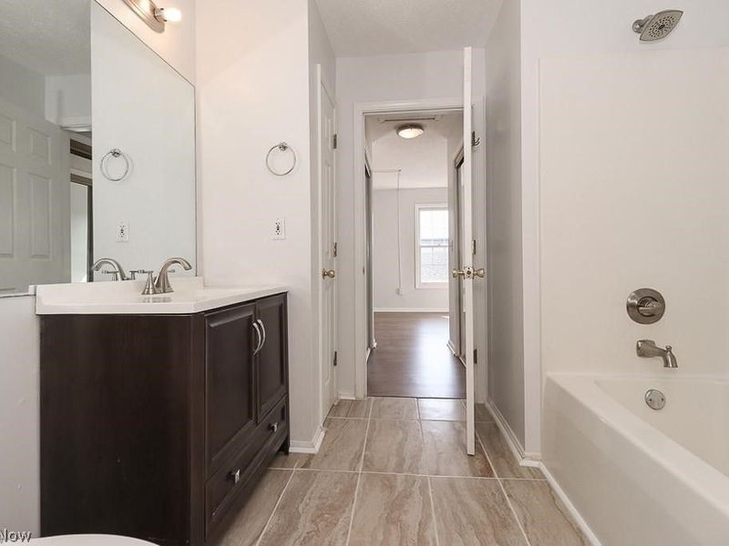 8230 Chester Pkwy Parkway, Cleveland, OH 44103 Photo 13