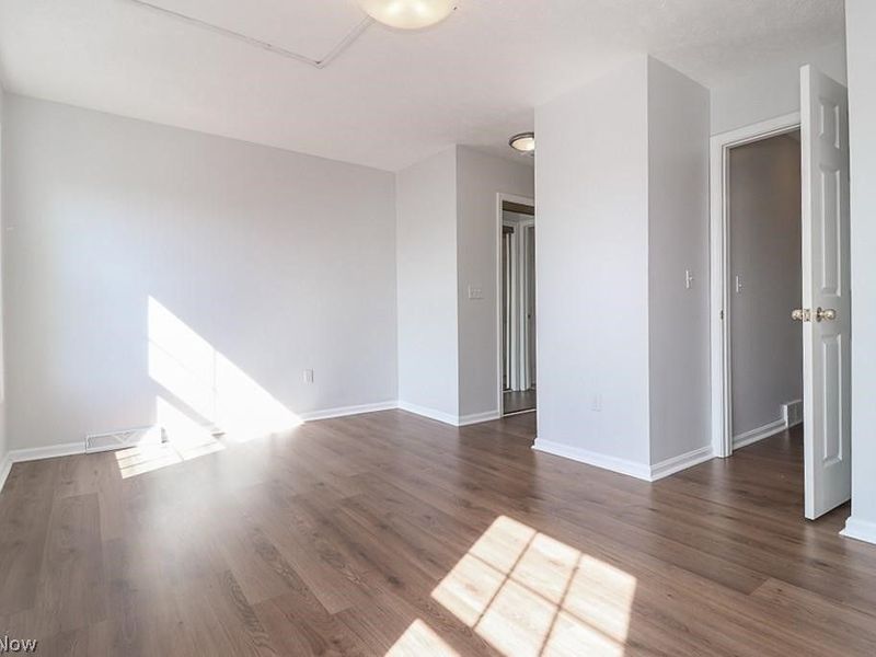 8230 Chester Pkwy Parkway, Cleveland, OH 44103 Photo 17