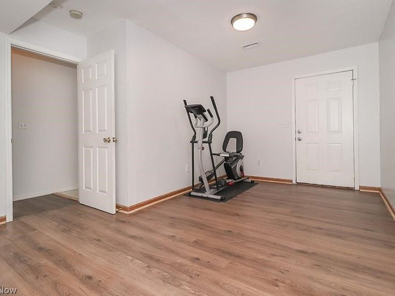 8230 Chester Pkwy Parkway, Cleveland, OH 44103 Photo 21