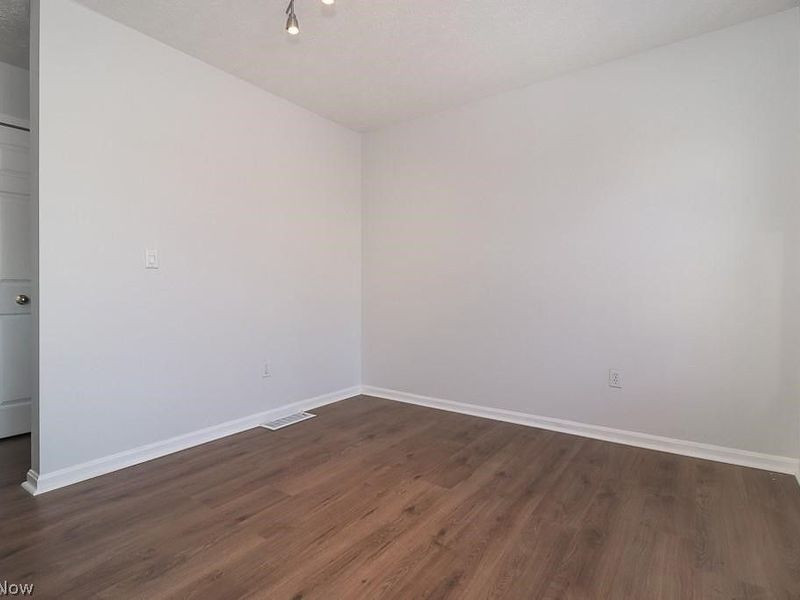 8230 Chester Pkwy Parkway, Cleveland, OH 44103 Photo 25