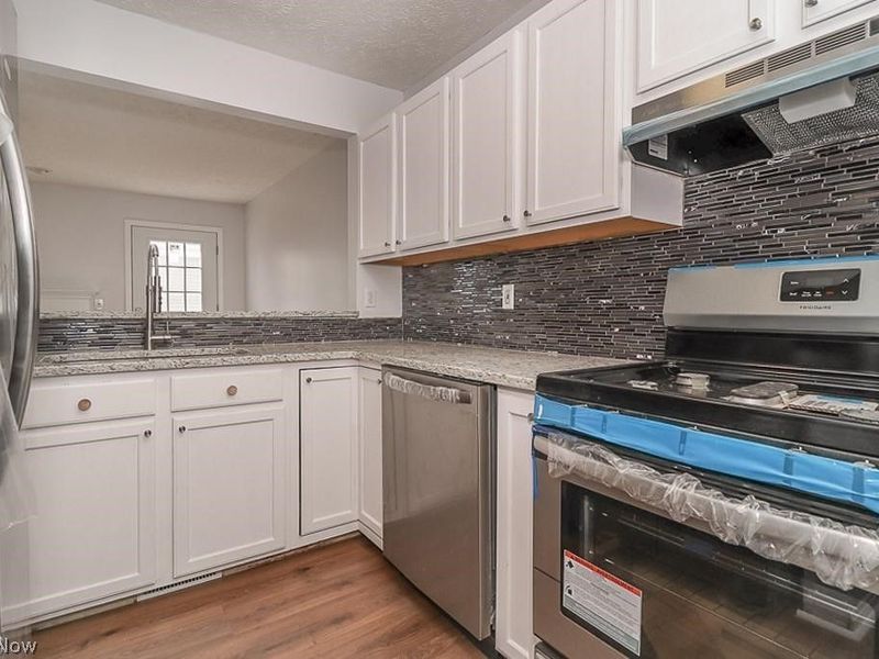 8230 Chester Pkwy Parkway, Cleveland, OH 44103 Photo 34
