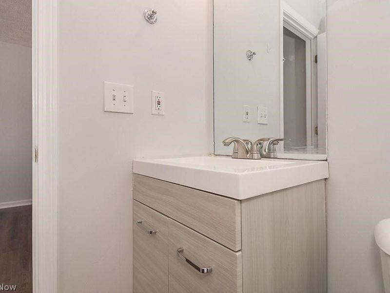 8230 Chester Pkwy Parkway, Cleveland, OH 44103 Photo 8