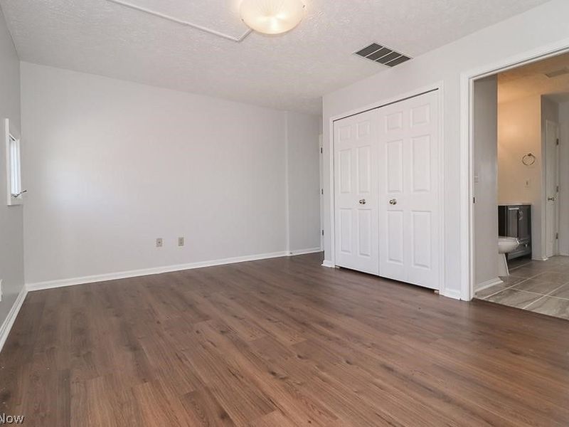 8230 Chester Pkwy Parkway, Cleveland, OH 44103 Photo 9
