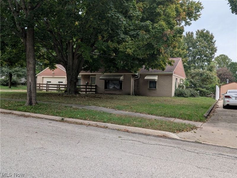 647 Longmere Drive, Kent, OH 44240 Photo 2