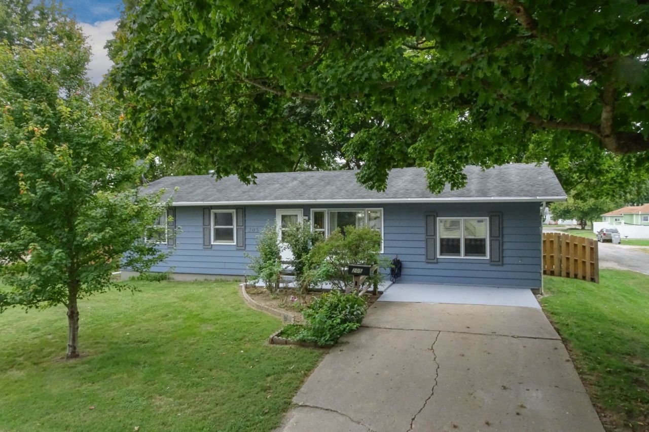 205 S Miller, Clinton, IL 61727 Main Photo