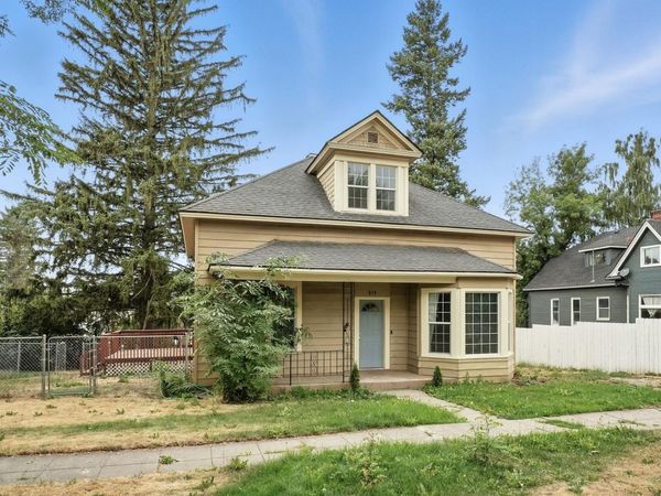 217 S Broadway St, Tekoa, WA 99033