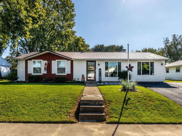 305 Meadow Drive , Circleville, OH 43113