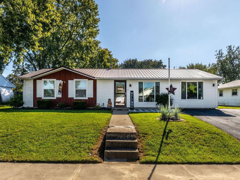 305 Meadow Drive , Circleville, OH 43113 Photo 1