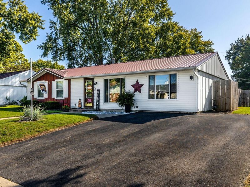 305 Meadow Drive , Circleville, OH 43113 Photo 2