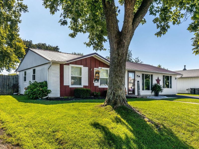 305 Meadow Drive , Circleville, OH 43113 Photo 3