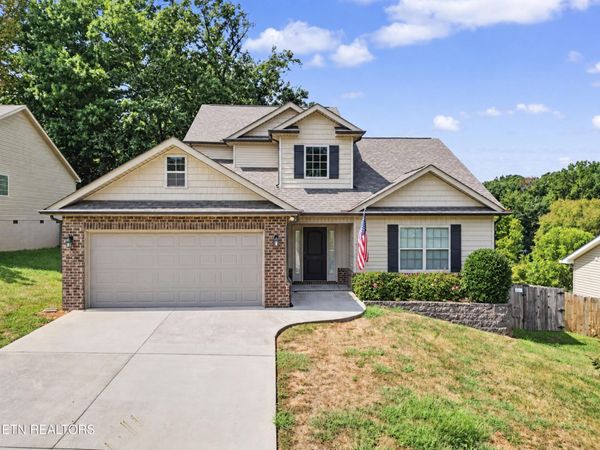 813 Mackenzie Drive , Maryville, TN 37804