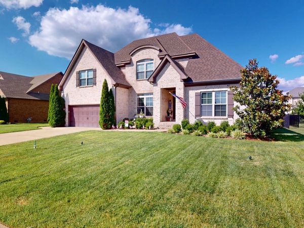 5709 Iverson Dr , Murfreesboro, TN 37127