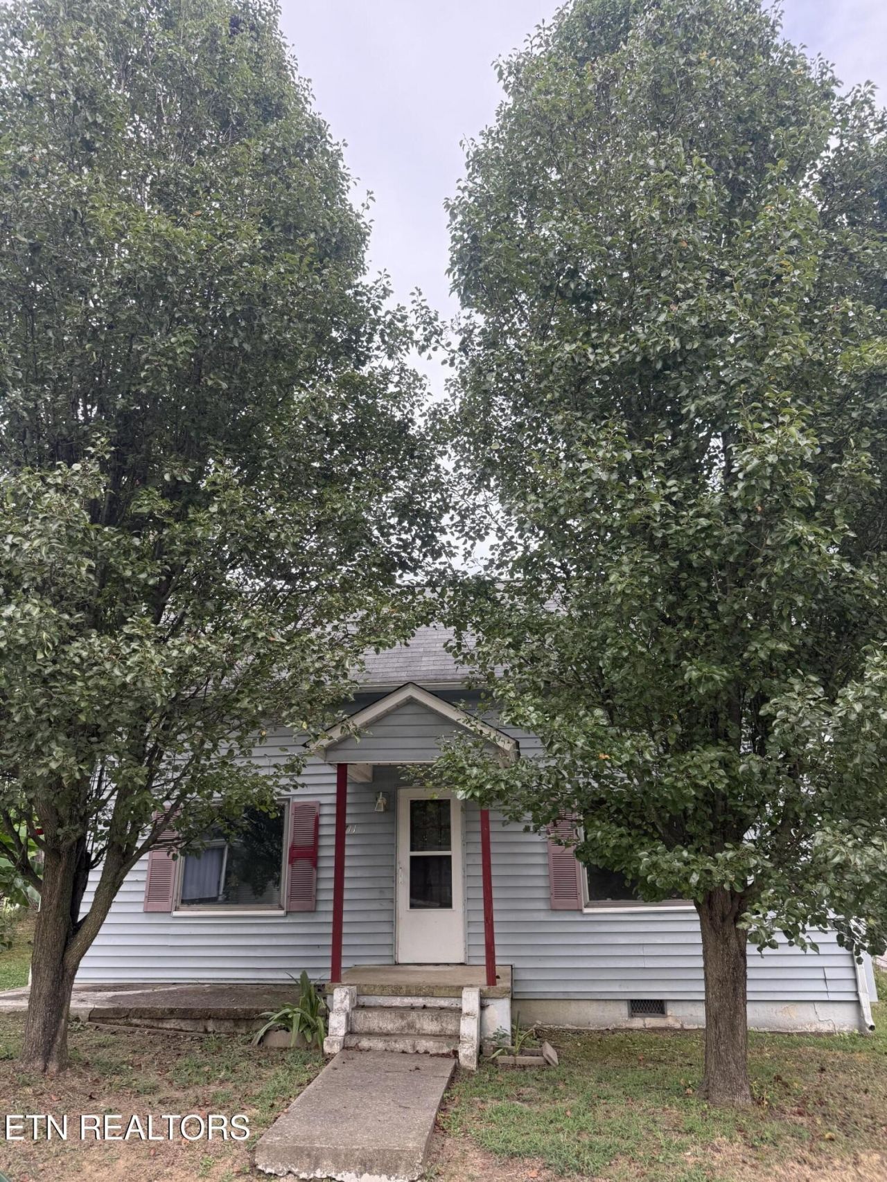 711 Washington Ave, Etowah, TN 37331 Main Photo