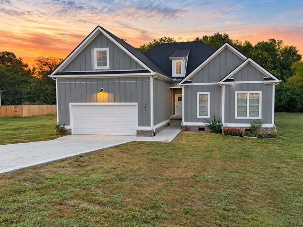 1031 Northside Dr , Dickson, TN 37055