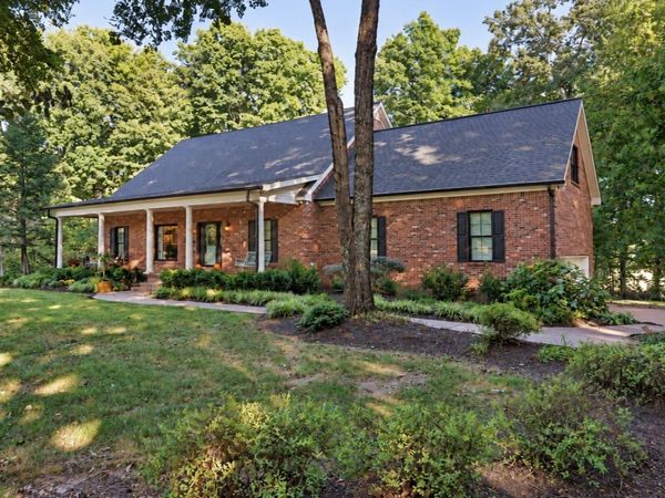 102 Ridglea Ct , Burns, TN 37029