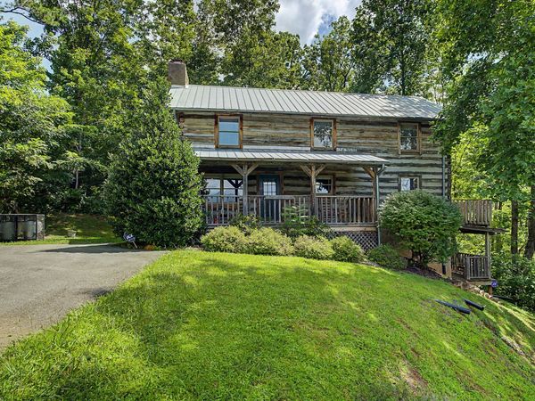 760 Fox Hollow Rd , Gatlinburg, TN 37738