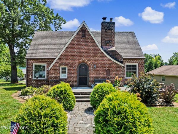 860 Gilbert St , Alcoa, TN 37701