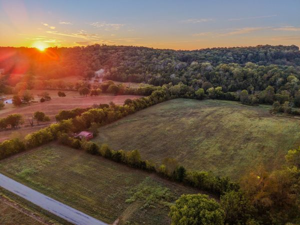 612 Bee Spring Rd , Dellrose, TN 38453