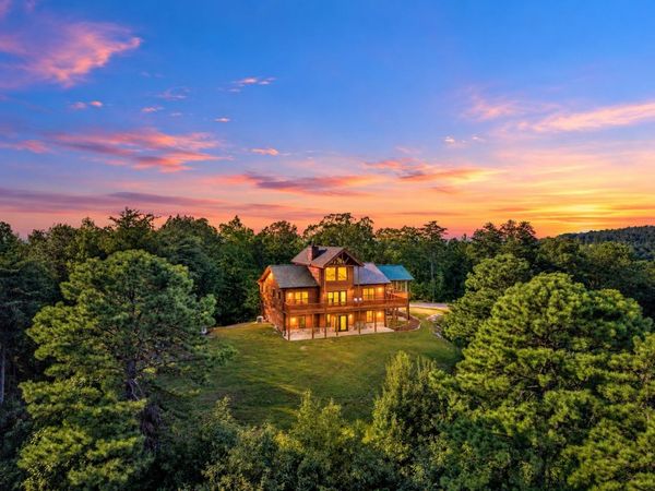 1099 Smithfield Rd , Tellico Plains, TN 37385