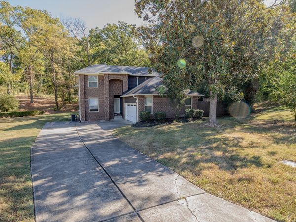 1748 Ridgemere Ct, Hermitage, TN 37076