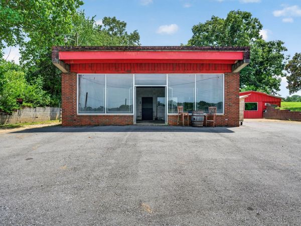 1280 Spencer Mill Rd , Burns, TN 37029