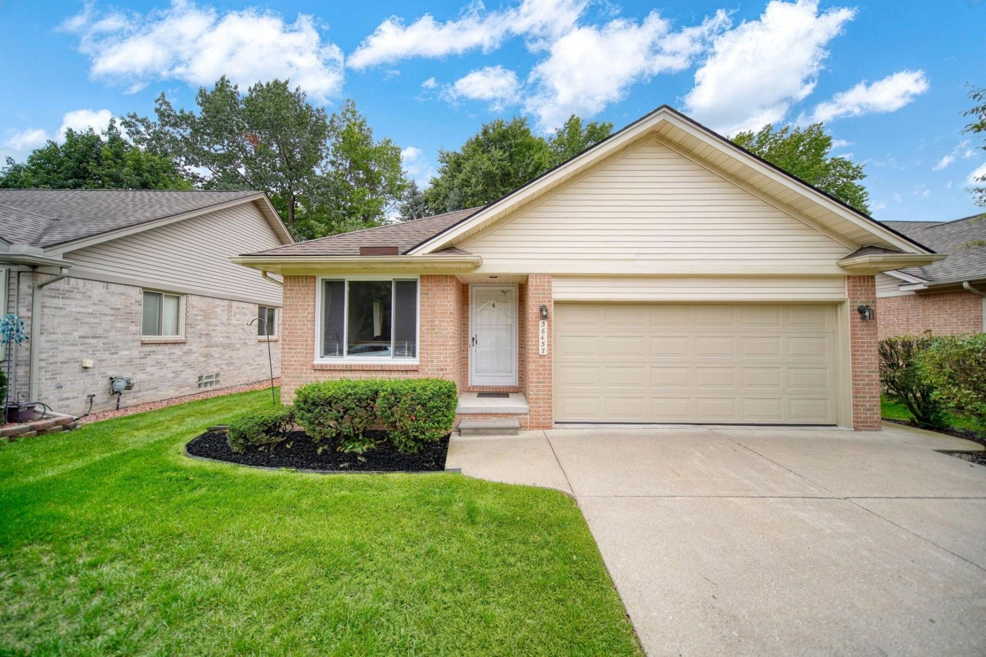 36457 Black Oak Drive, Westland, MI 48185 Main Photo