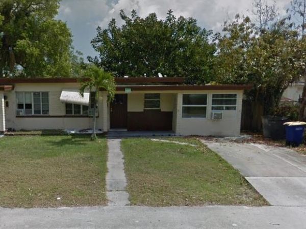 618 S 6th Street, Fort Pierce, FL 34950