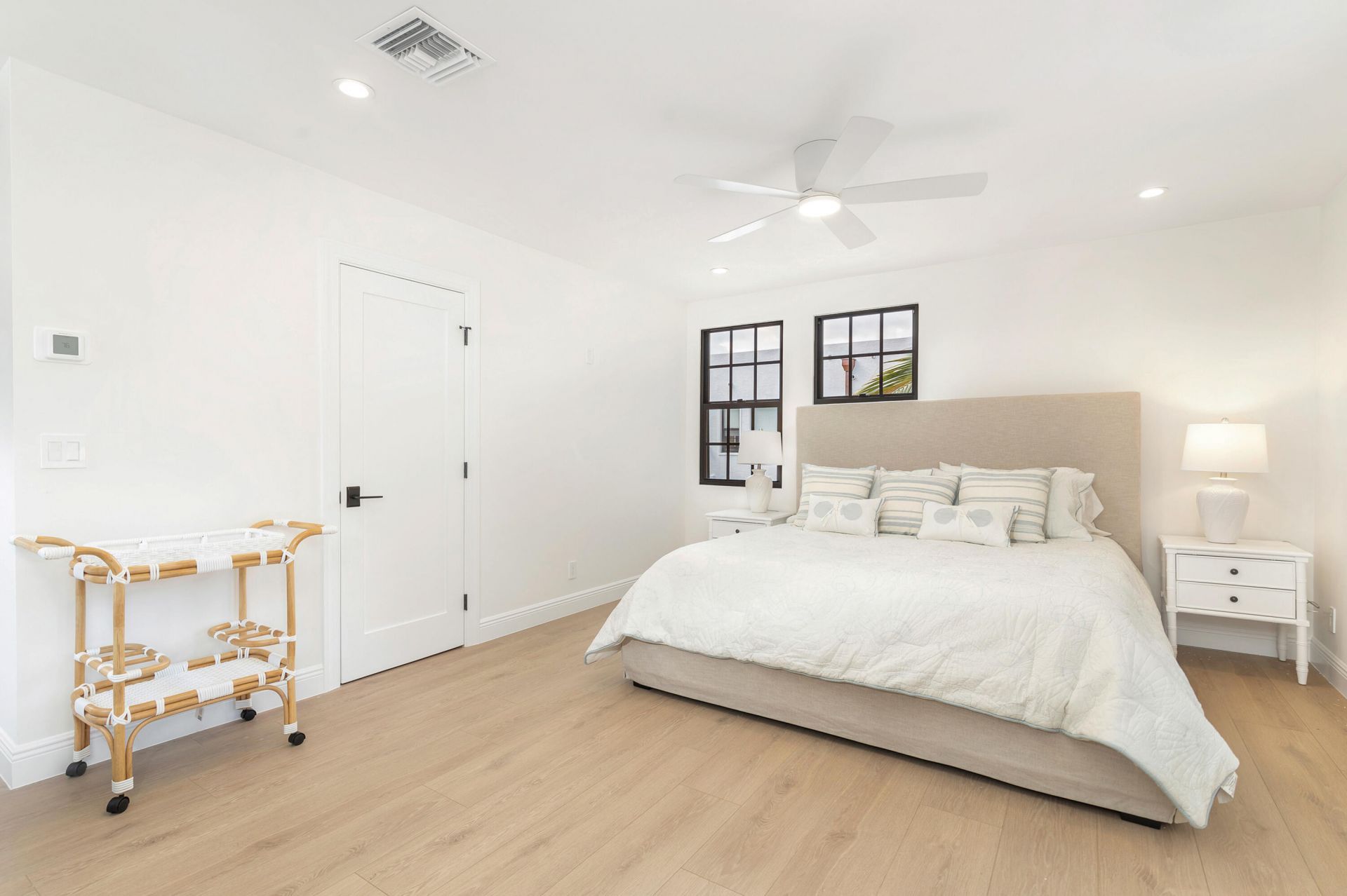 237/225 Monroe Drive, West Palm Beach, FL 33405 Photo