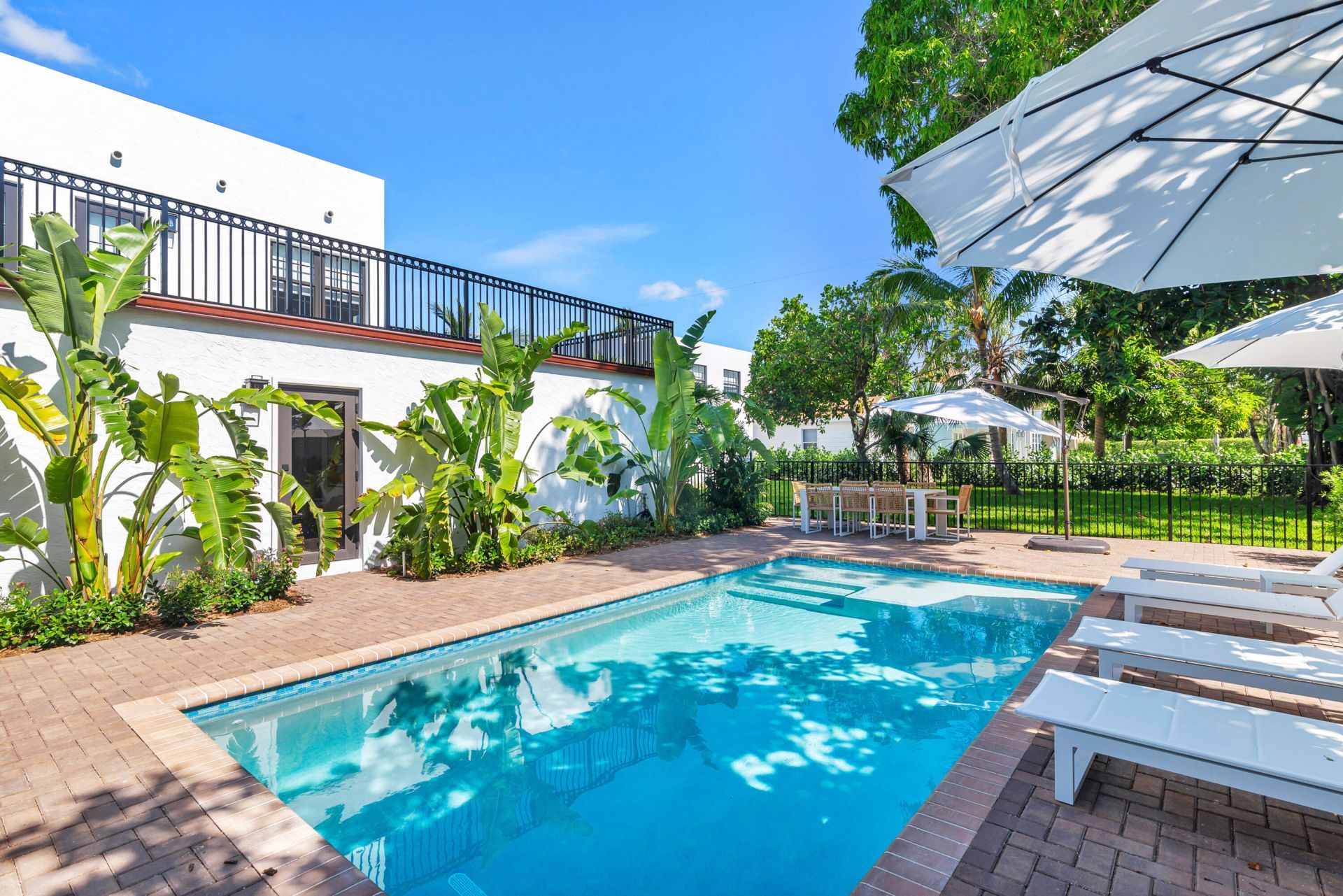 237/225 Monroe Drive, West Palm Beach, FL 33405 Photo