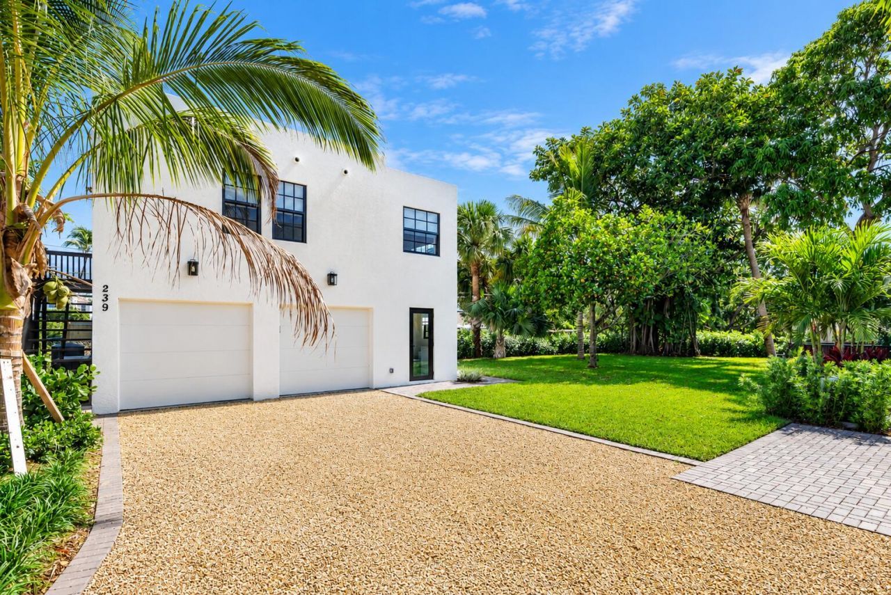 237/225 Monroe Drive, West Palm Beach, FL 33405 Photo