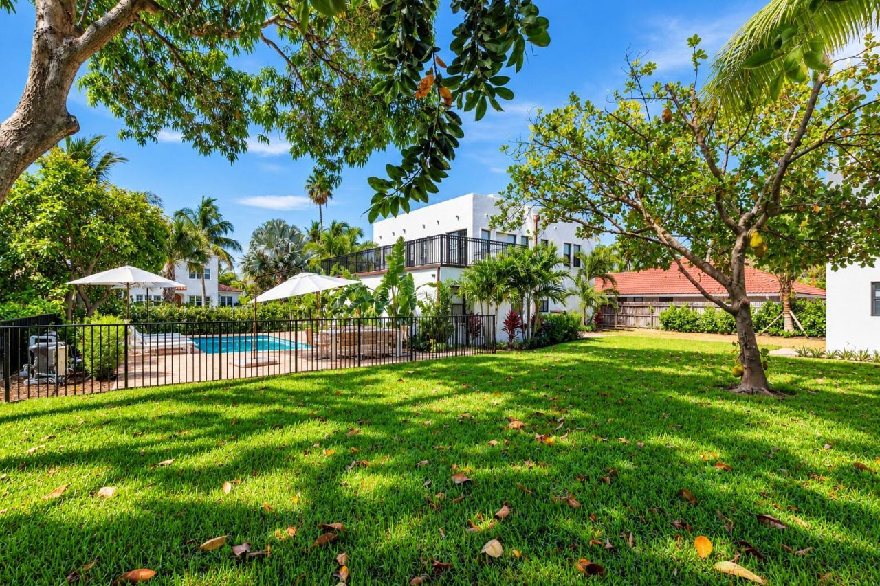 237/225 Monroe Drive, West Palm Beach, FL 33405 Photo