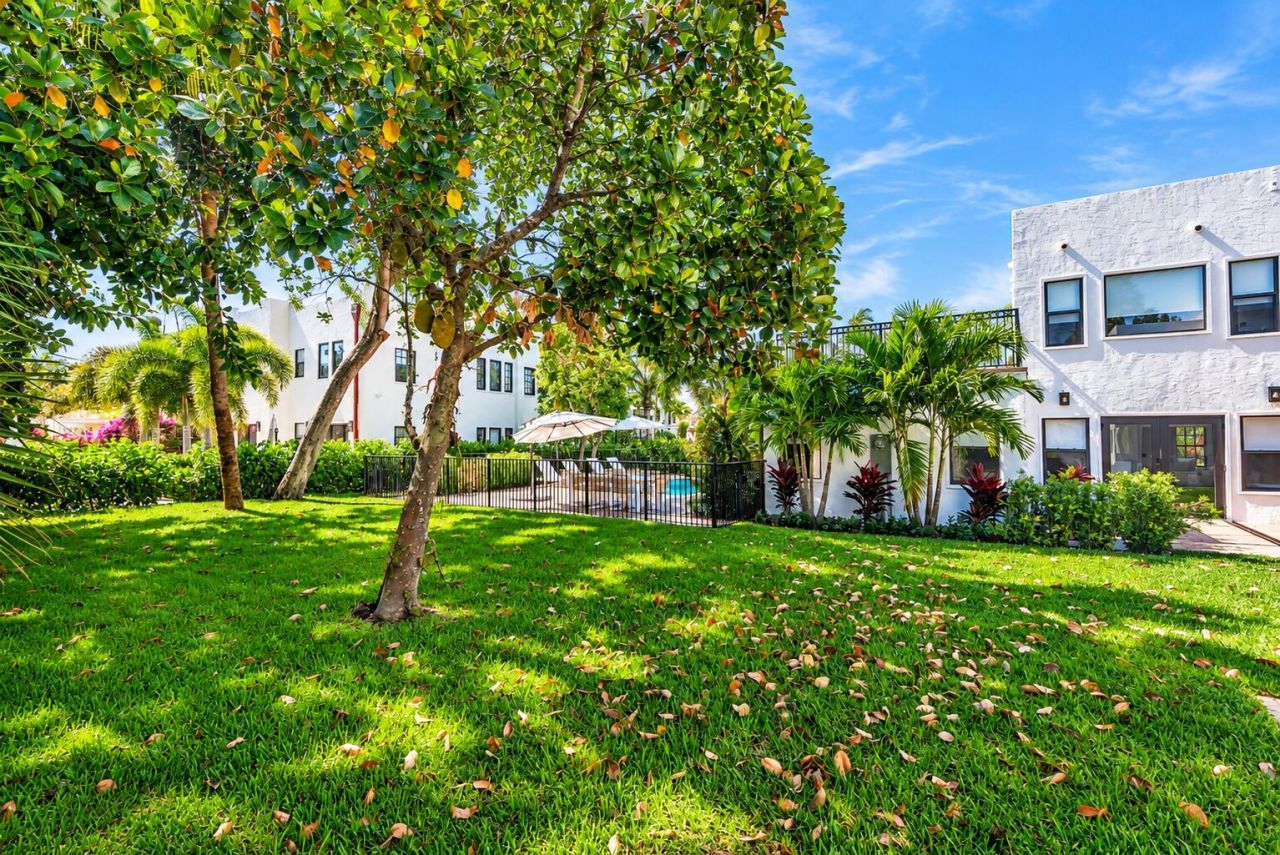 237/225 Monroe Drive, West Palm Beach, FL 33405 Photo