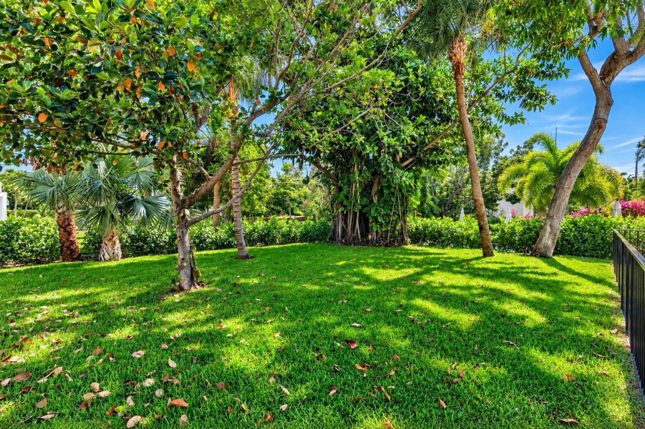 237/225 Monroe Drive, West Palm Beach, FL 33405 Photo