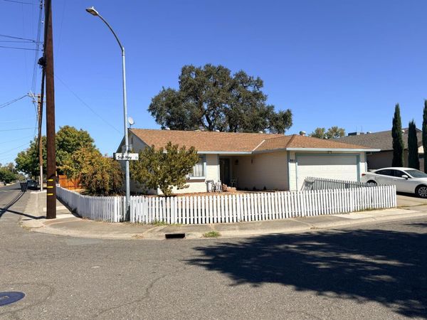 801 Sun Ray Ct, Rio Linda, CA 95673