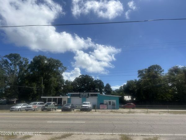 1305 Pass Road, Gulfport, MS 39501
