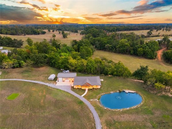 8800 Fred Austin Road , Decatur, AR 72722