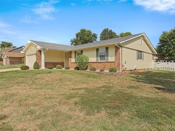 6834 Black Water Drive , St Louis, MO 63129
