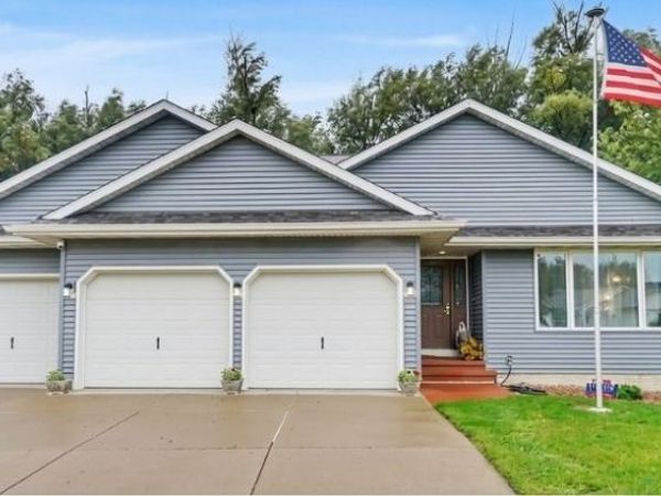 811 Valley Court, Center Point, IA 52213