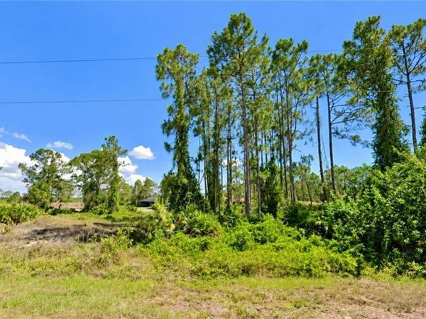 610 Ames ST E, LEHIGH ACRES, FL 33974