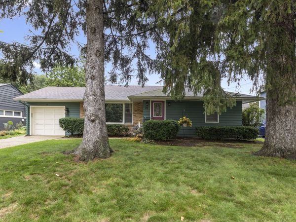 27 Francis Avenue , Crystal Lake, IL 60014