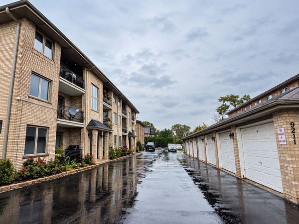 9211 S Roberts Road , Unit 1B, Hickory Hills, IL 60457