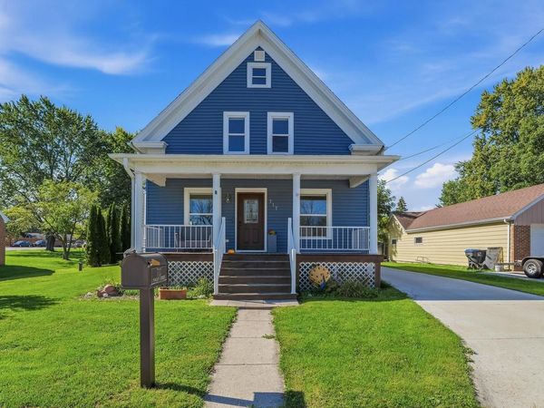 717 Madison AVENUE, Howards Grove, WI 53083