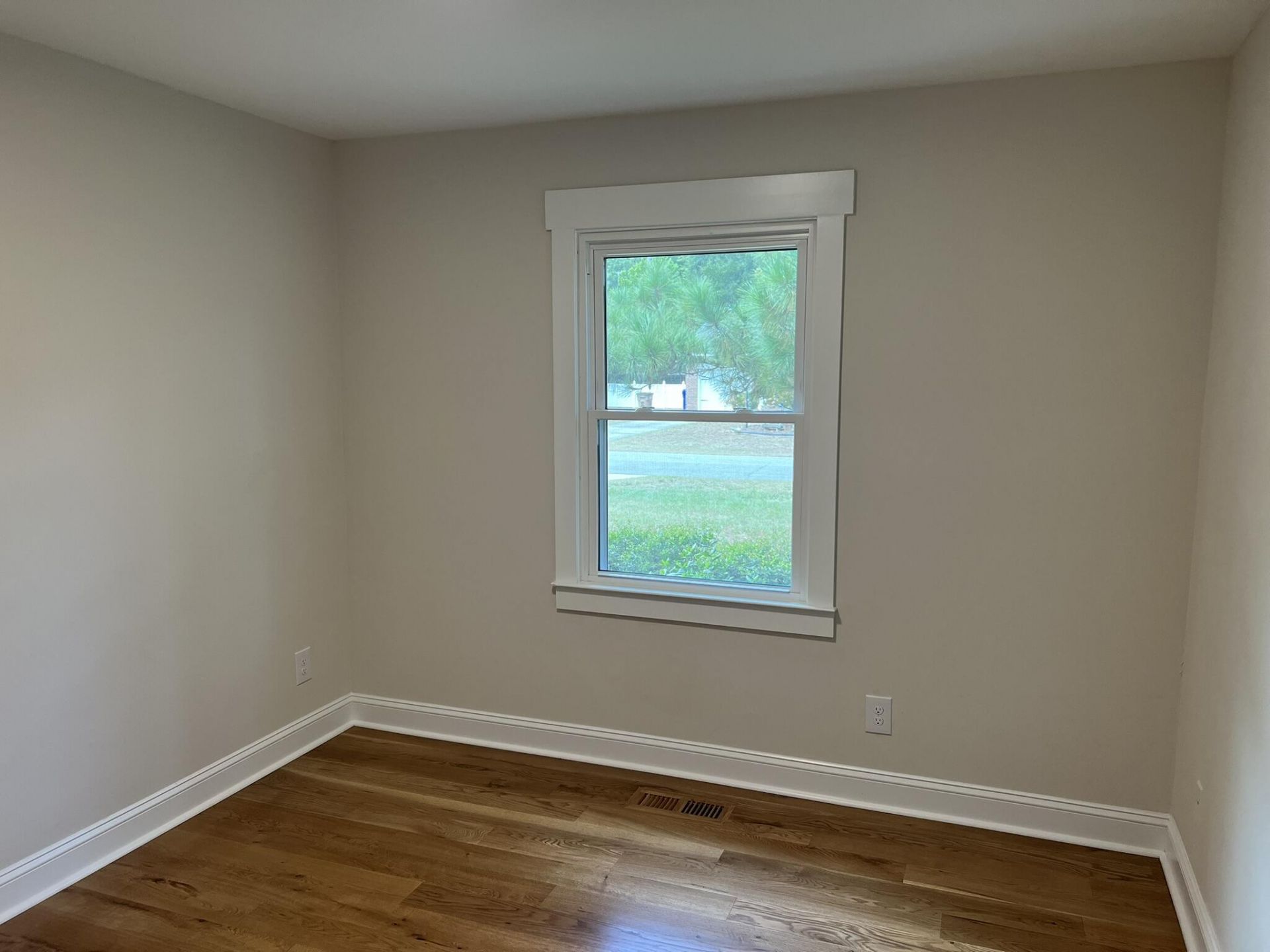 1038 Farmington Road Photo 8