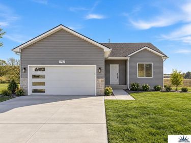 7806 N 94 Circle, Omaha, NE 68122