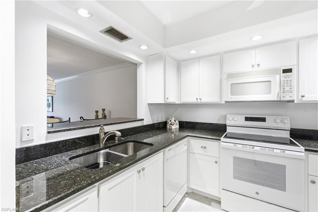 3150 Binnacle Dr , Unit 107, Naples, FL 34103 Photo