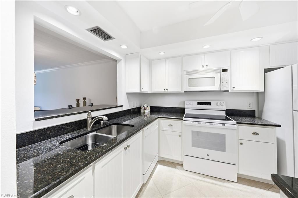 3150 Binnacle Dr , Unit 107, Naples, FL 34103 Photo