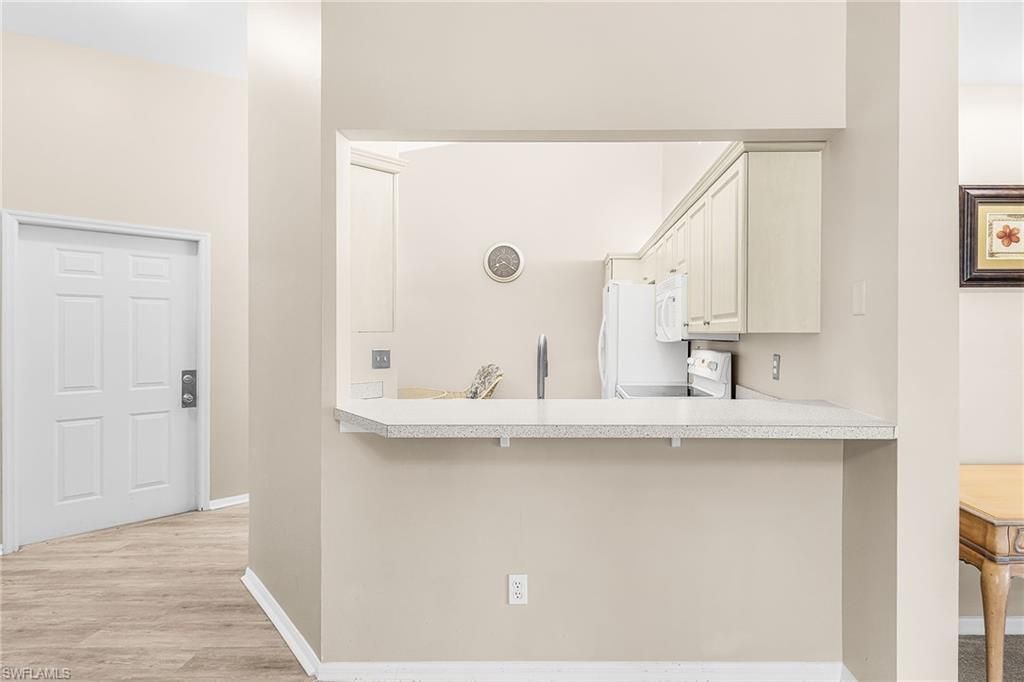 305 Robin Hood Cir , Unit 204, Naples, FL 34104 Photo