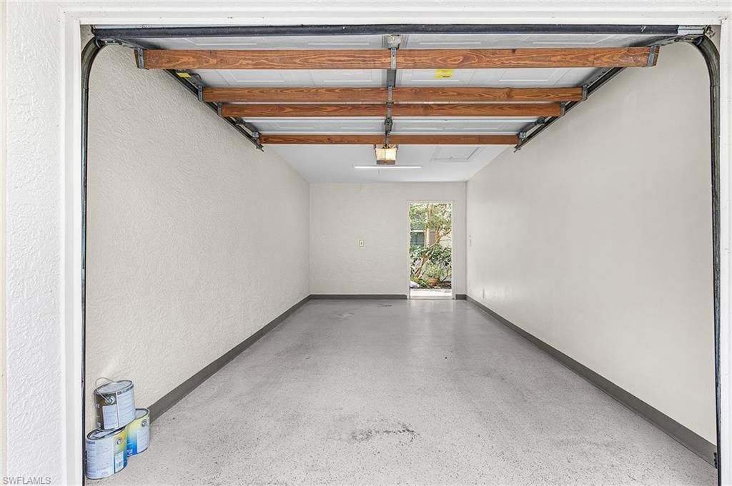 305 Robin Hood Cir , Unit 204, Naples, FL 34104 Photo