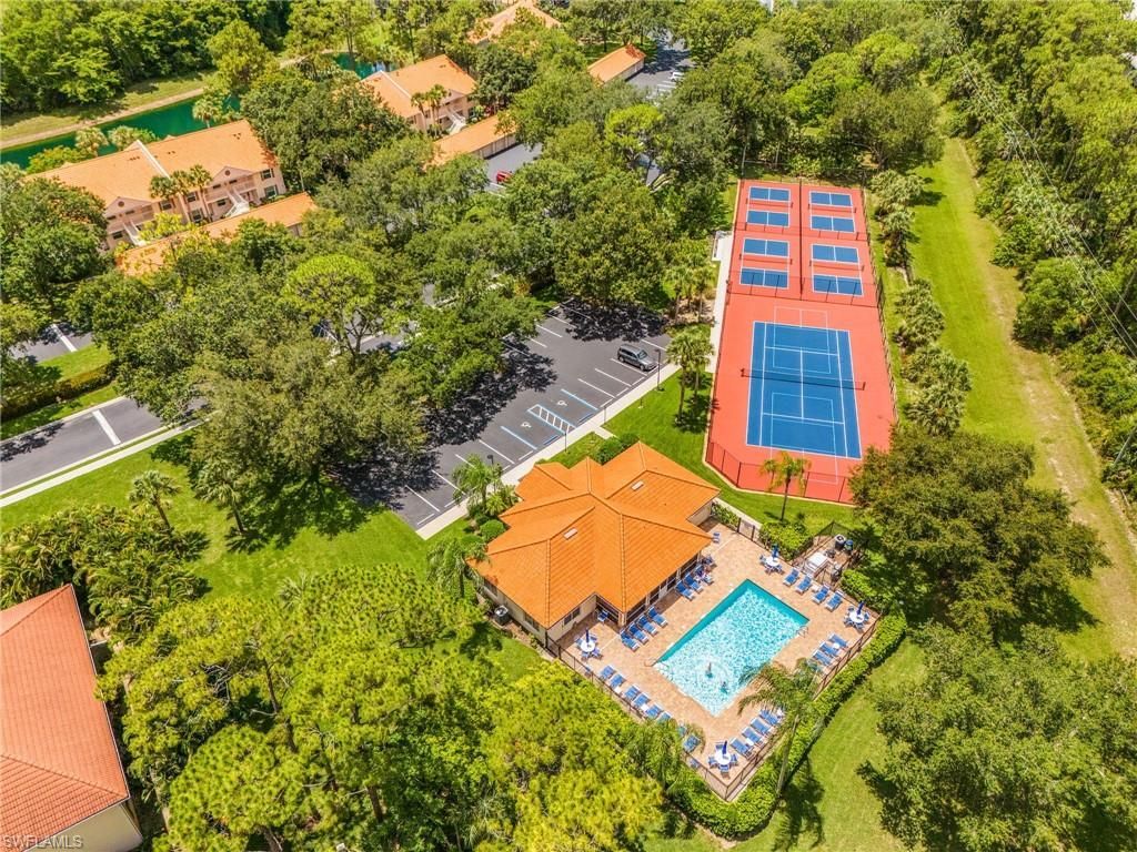 305 Robin Hood Cir , Unit 204, Naples, FL 34104 Photo